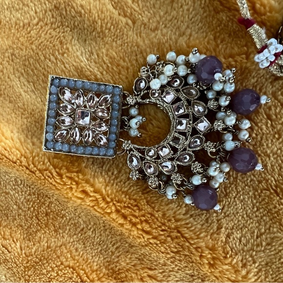 Beautiful chokker set with earrings and tikka - Picture 5 of 5